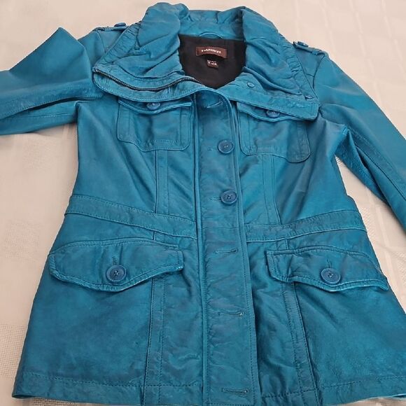 Danier Teal Leather Jacket with Collared Neckline and Fitted Silhouette - Picture 16 of 16